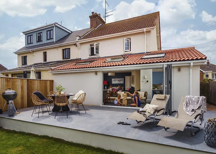 Littlefields - Stylish, Modern Cottage With Large Garden, Close To Beach