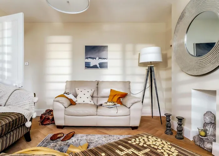 Littlefields - Stylish, Modern Cottage With Large Garden, Close To Beach